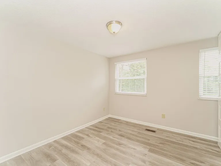 605 Bundy Cir — Photo 10