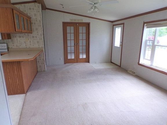 3rd image of 4 Riverview Cir