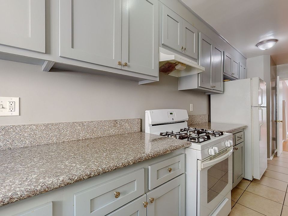 1st image of 1818 N Kingsley Dr APT 10