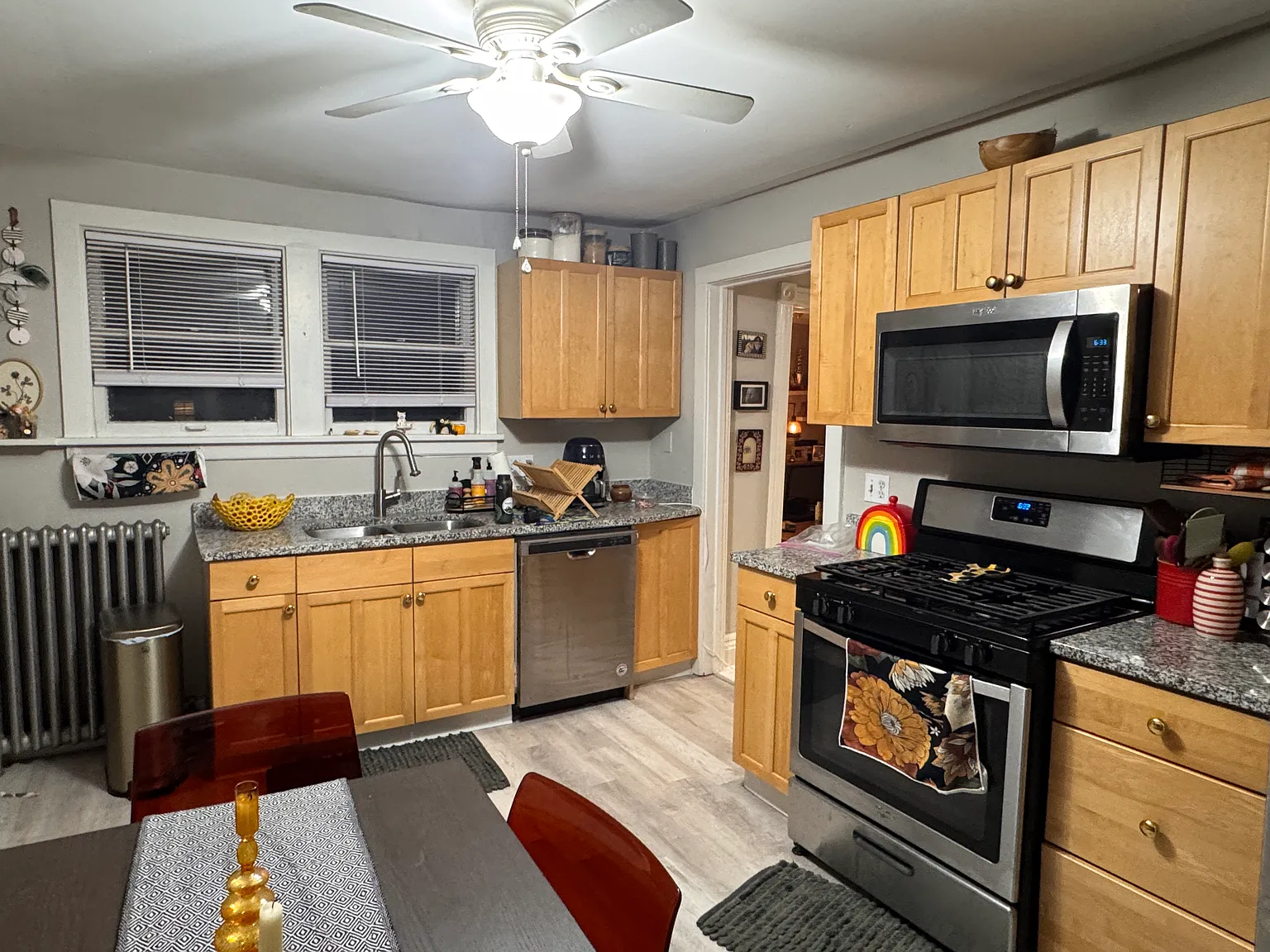 3 bed, 1200 sqft, $2,100 — Photo 4