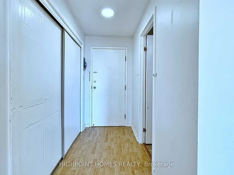360 College St #401 — Photo 8