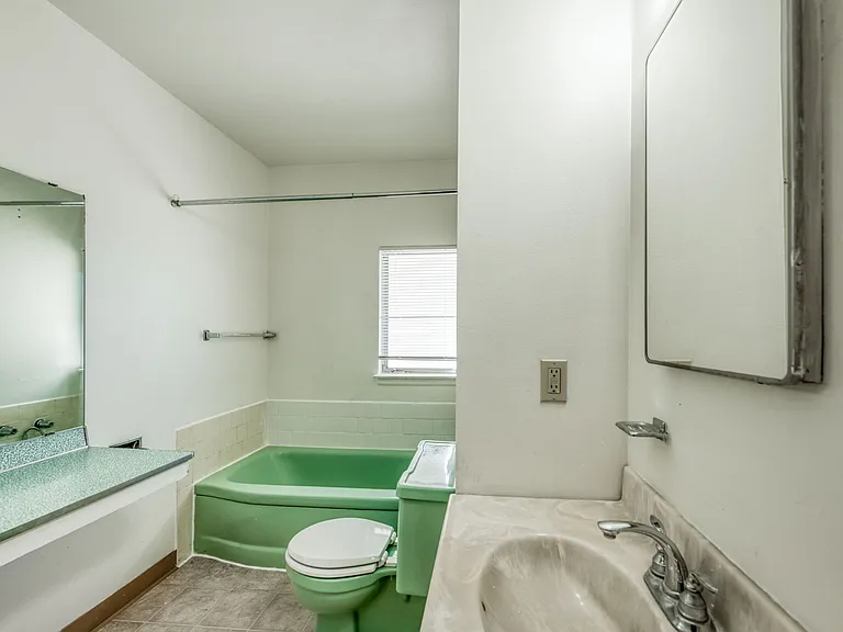 2526 E Hampton Way — Photo 21