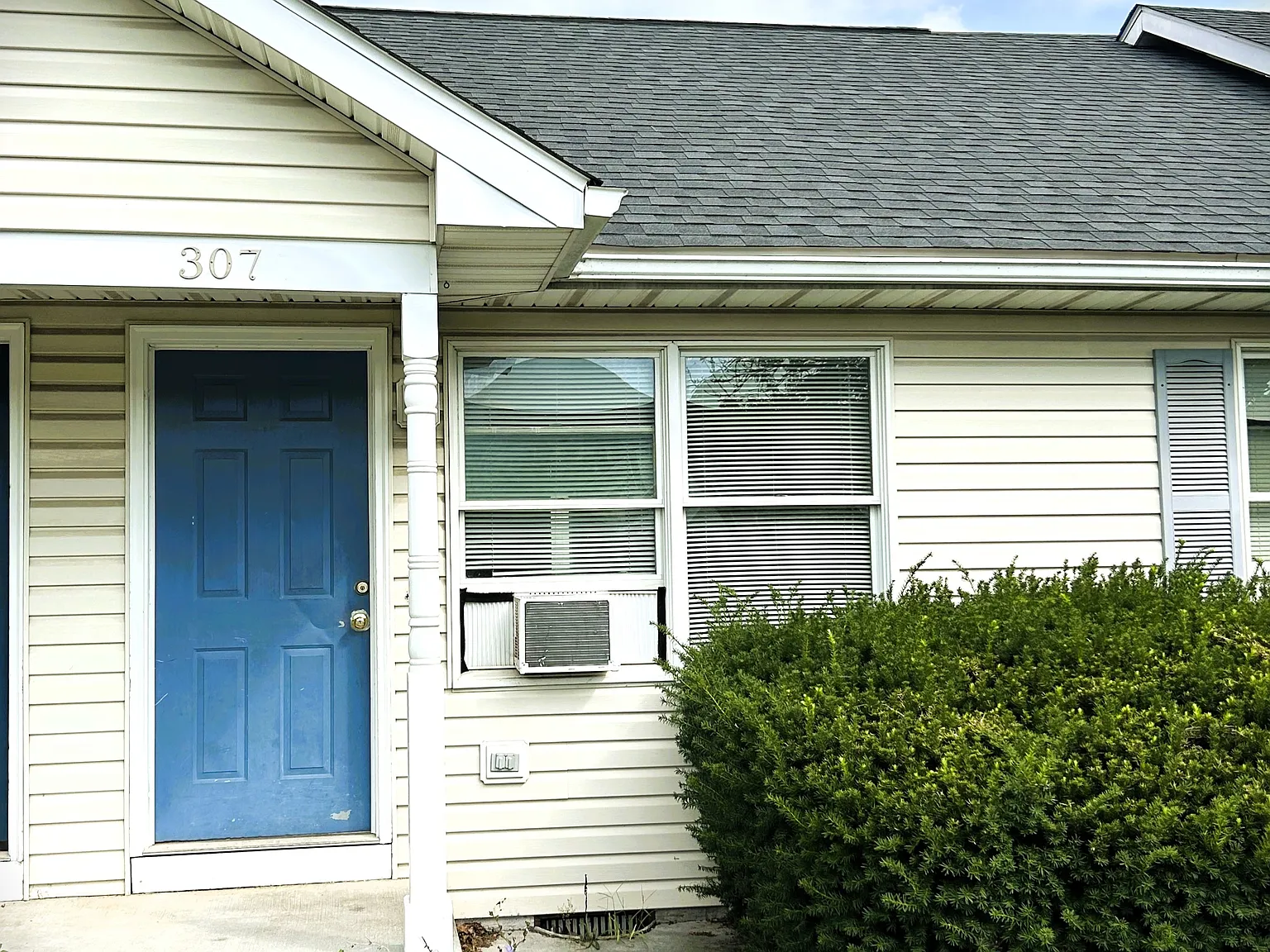 307 Emily Ln — Photo 1