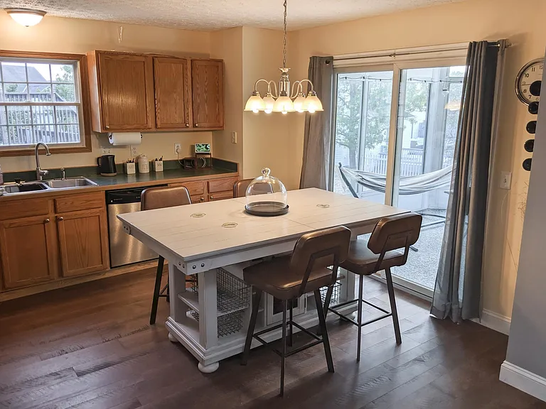 141 Overtrick Dr — Photo 4