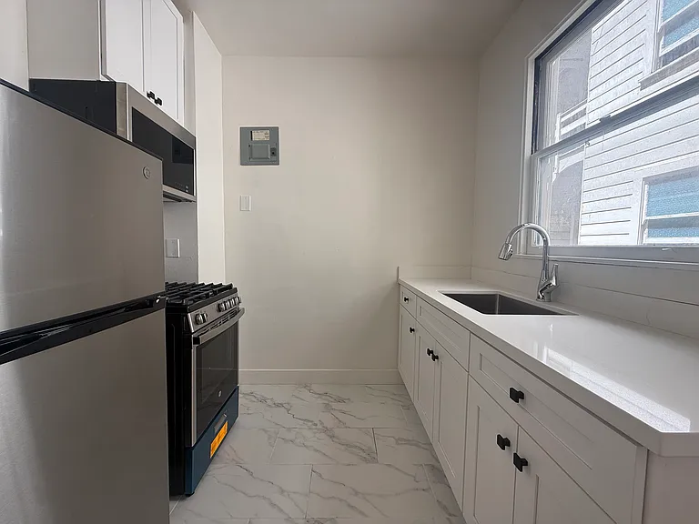2245 Larkin St #6 — Photo 2