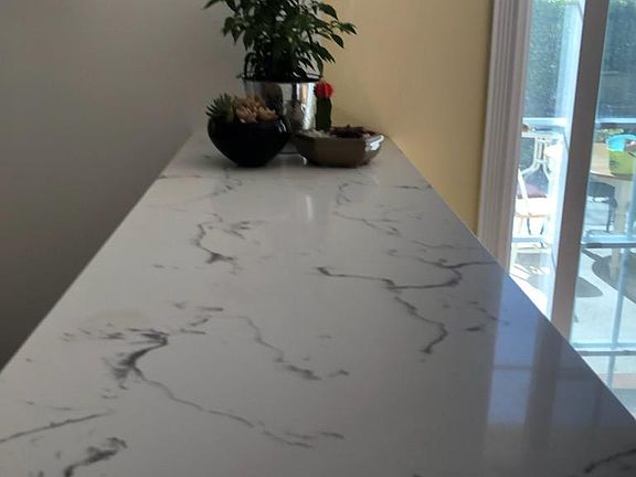 Breakfast Bar w/ new quartz countertop