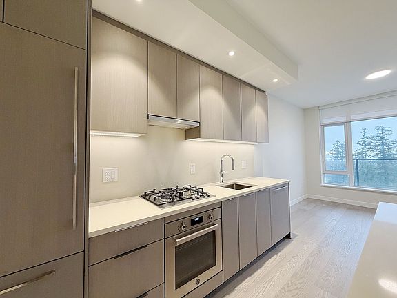 4th image of 6138 Birney Ave W #1104