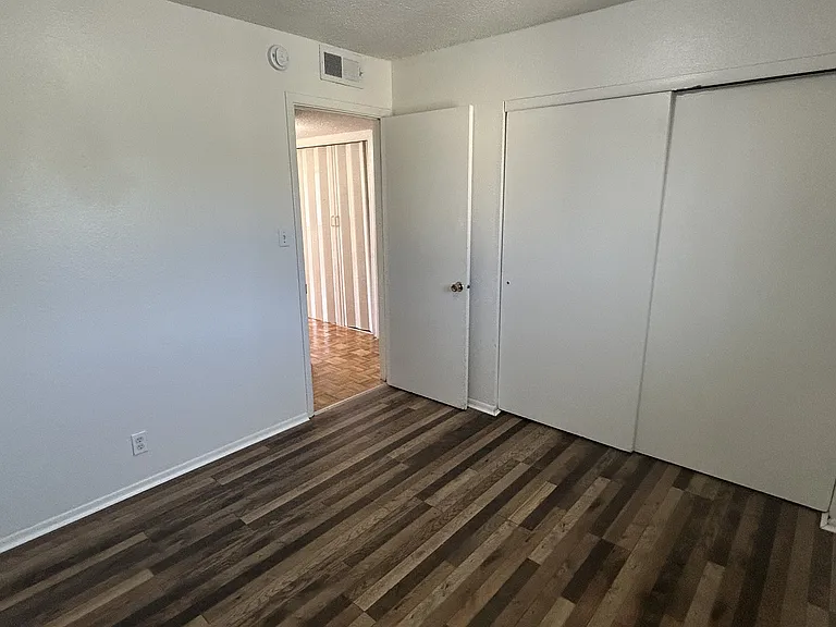 10729 Prospect Ave NE #C — Photo 12