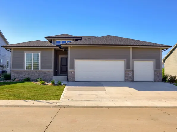 8916 Beery Pl, Johnston, IA 50131
