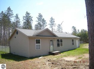 1135 Wagon Wheel Ln, Interlochen, MI 49643