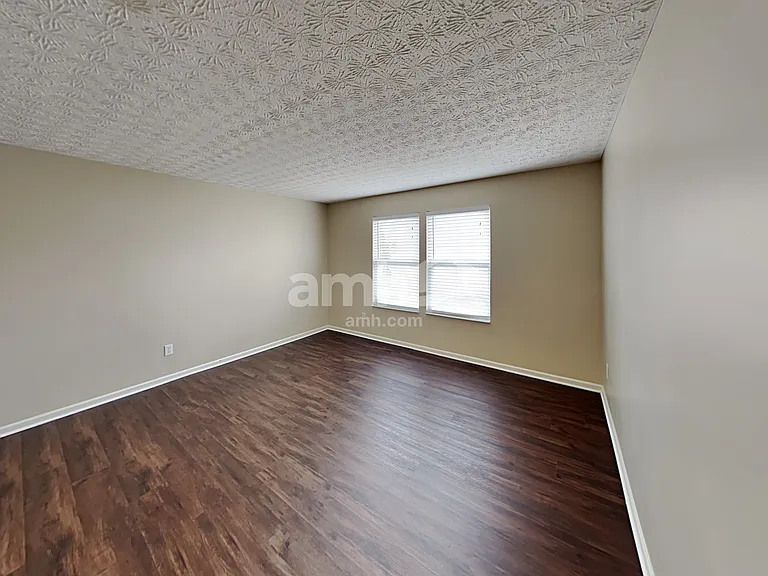 340 Evergreen Cir — Photo 12