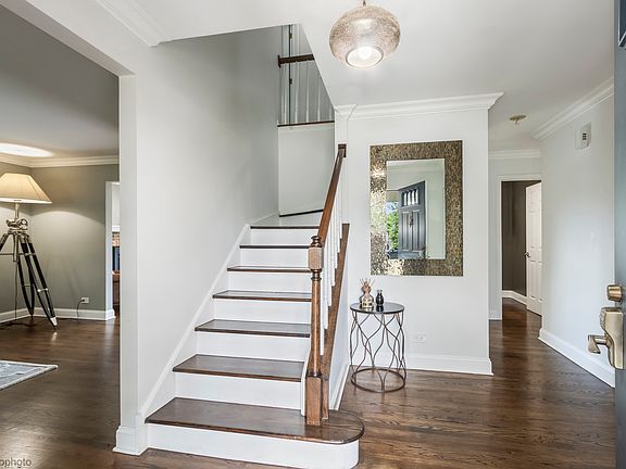 3rd image of 483 Evergreen Dr