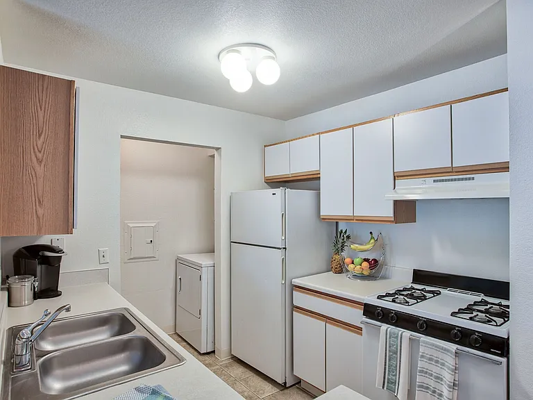 Lakeshore Village Apartments — Photo 11
