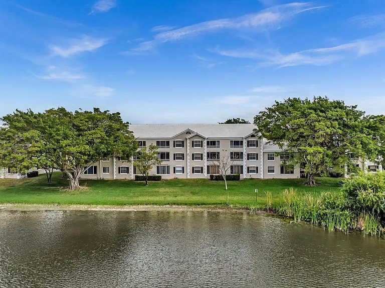 2881 N Oakland Forest Dr #112 — Photo 47