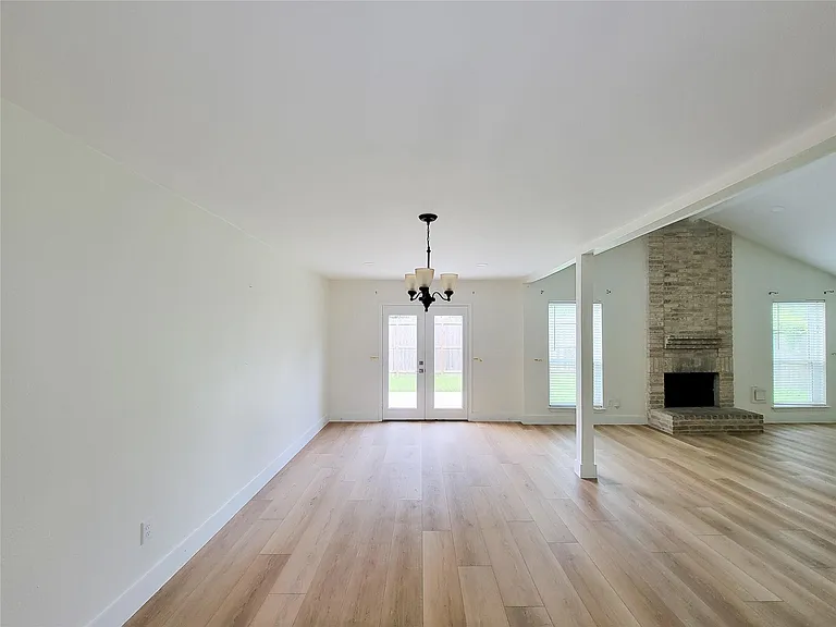 8103 Wind Forest Dr — Photo 12