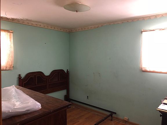 Rear bdrm 3- ceiling damage