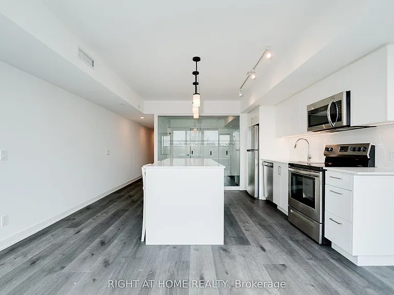 897 College St W #518 — Photo 17
