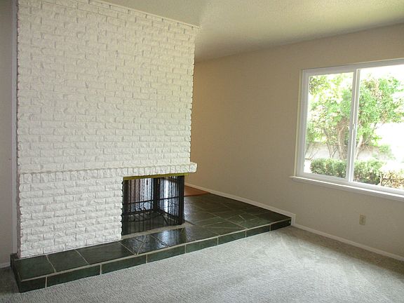 4th image of 6221 Topke Pl NE