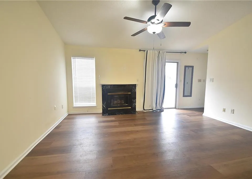 310 Granville Ct #310