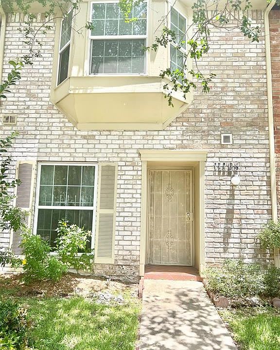 1st image of 11106 Village Bend Ln