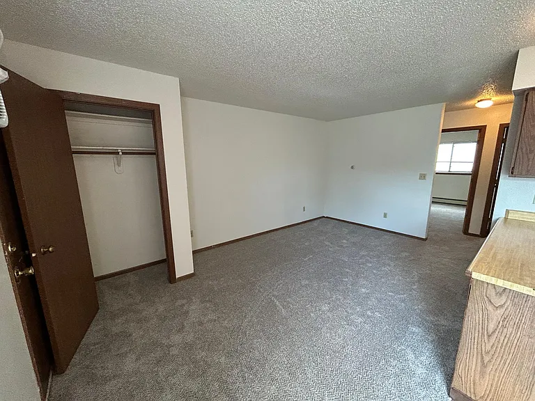 430 S Van Buren St — Photo 3