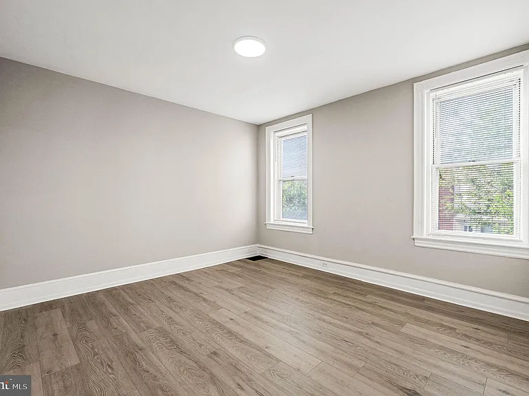 5011 Larchwood Ave — Photo 14