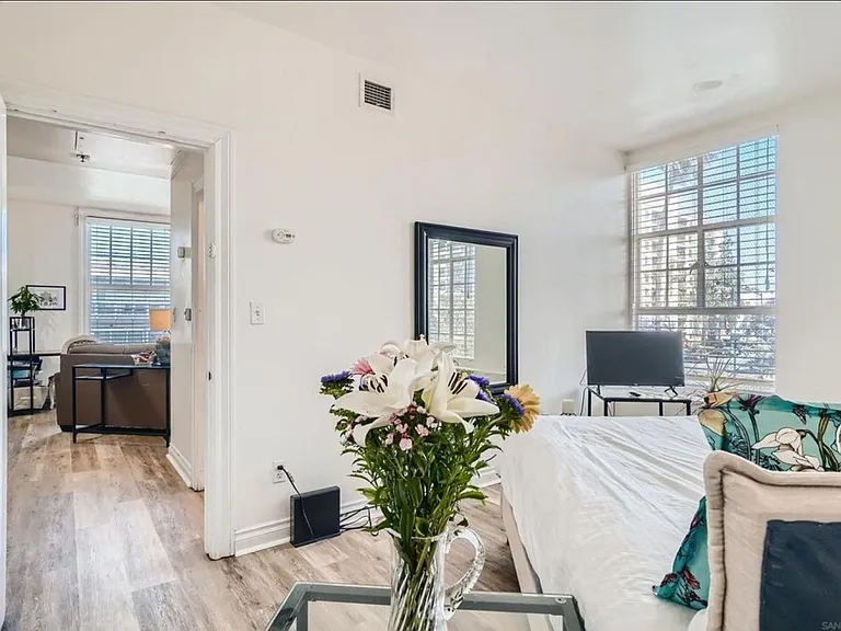 702 Ash St #203 — Photo 14