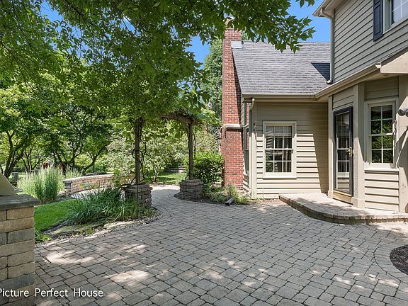 3rd image of 2419 New Haven Dr