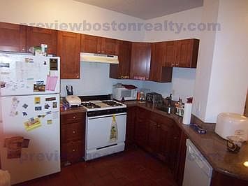 3rd image of 66 Egmont St #Lfc5