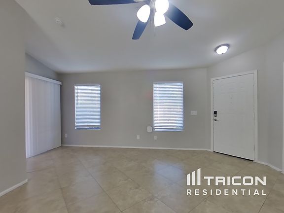 3rd image of 40179 W Thornberry Ln