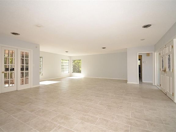 5th image of 683 Blairshire Cir