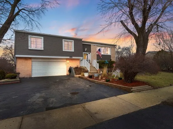 2208 Hiawatha Pkwy, Woodridge, IL 60517
