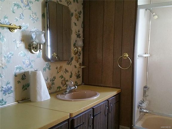 5th image of 63 Jenny Ln