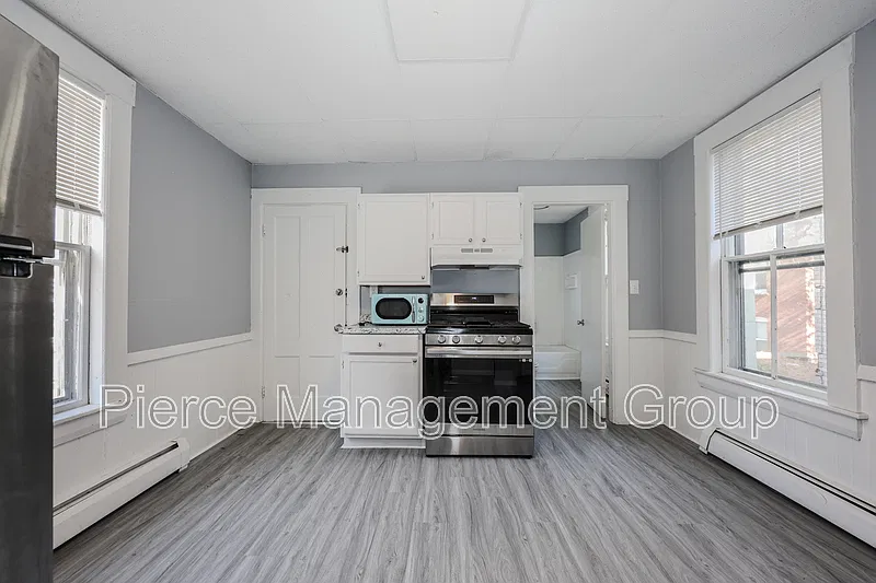 3 bed, 1.0 bath, $1,900 — Photo 4
