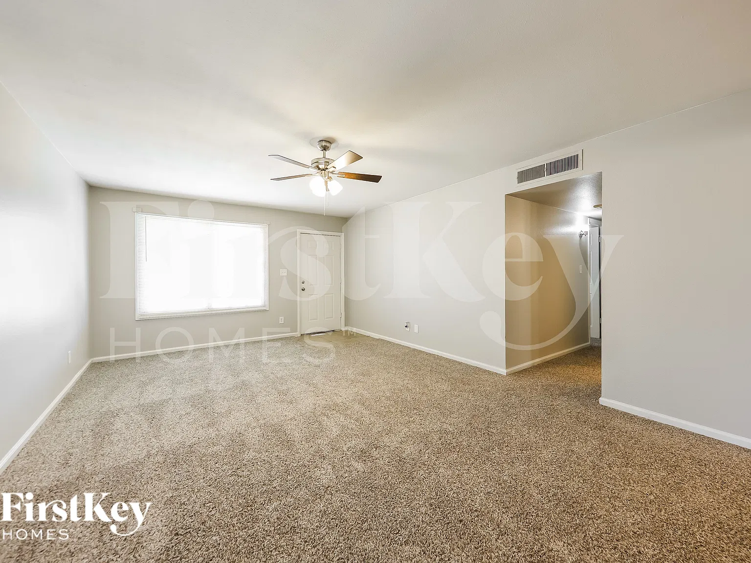 3 bed, 1.5 bath, 1681 sqft, $2,315 — Photo 3