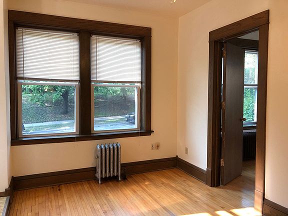 5th image of 1117 W Franklin Ave #101