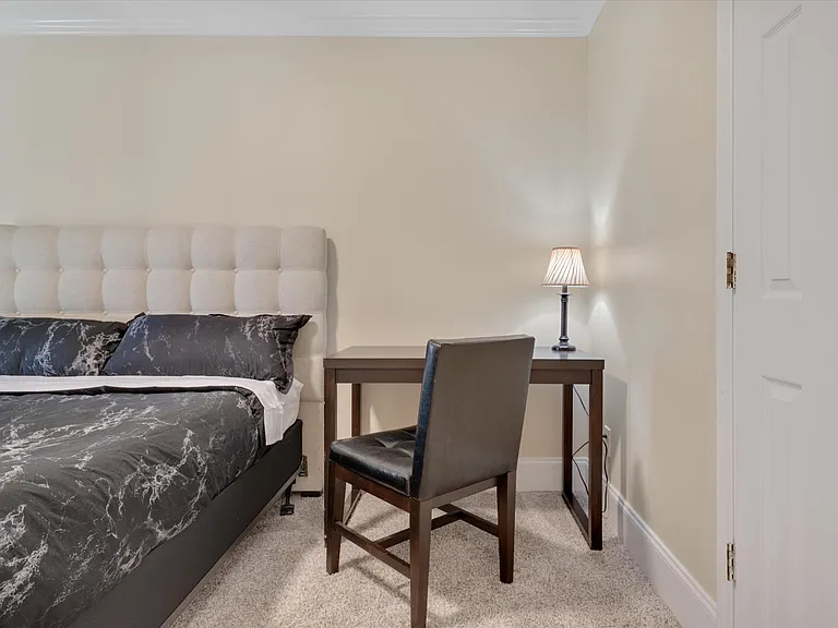 2225 Summit St #4 — Photo 15
