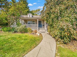 29611 Cresthaven Dr, Eastlake, OH 44095