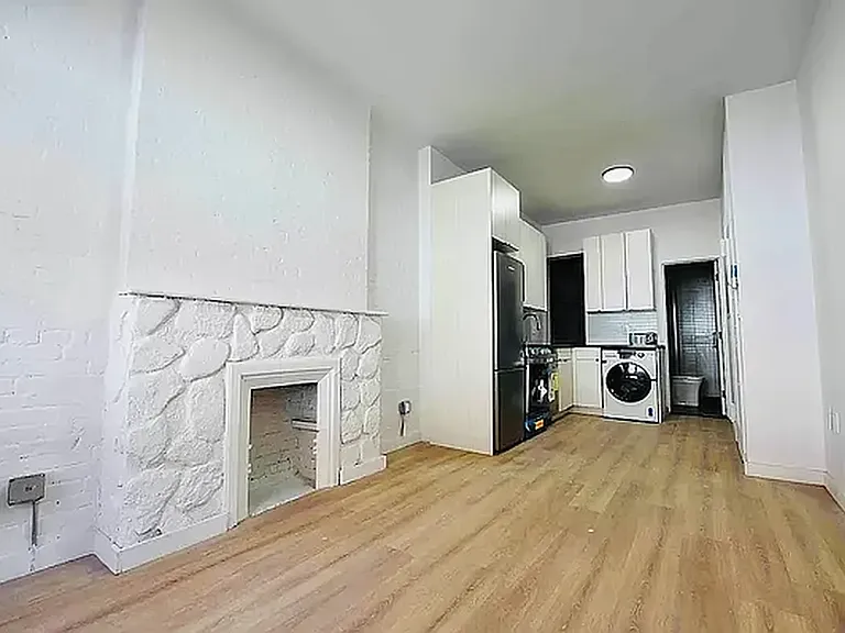 446 W 55th St #3E — Photo 1