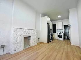 446 W 55th St