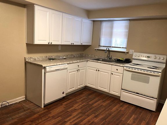 4th image of 3042-3044 Canbet Dr