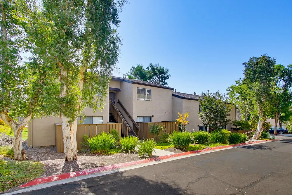 1 bed, 656 sqft, $2,199 — Photo 1
