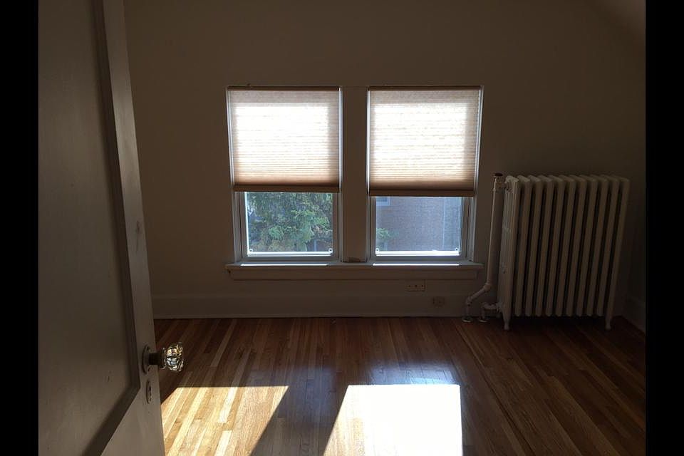 Third-floor office or bedroom