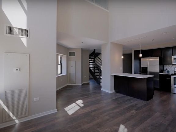 4th image of 179 W Randolph St #Penthouse 3502