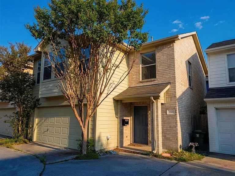 1515 Saulnier St — Photo 3