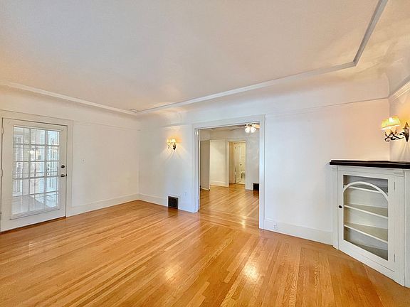 3rd image of 928 27th St APT 2