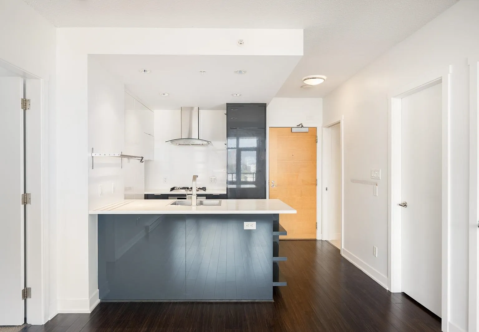 2 bed, 773 sqft, $4,200 — Photo 3