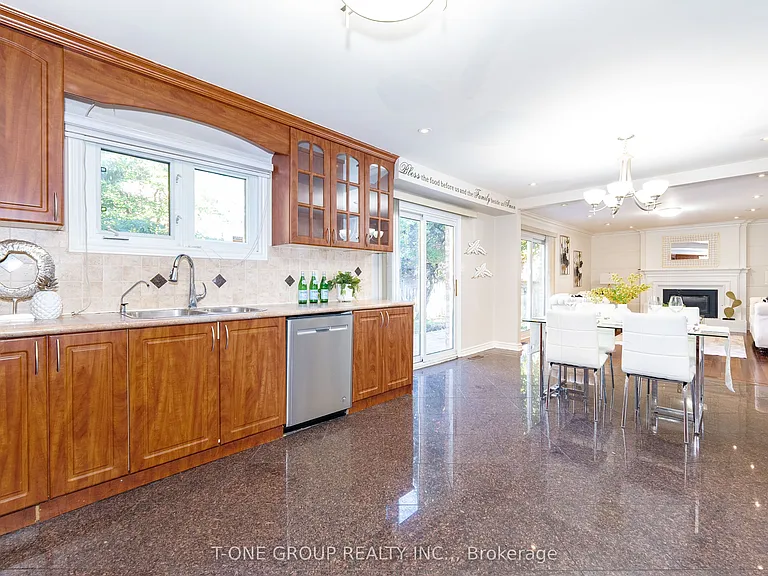382 Elgin Mills Rd W — Photo 18