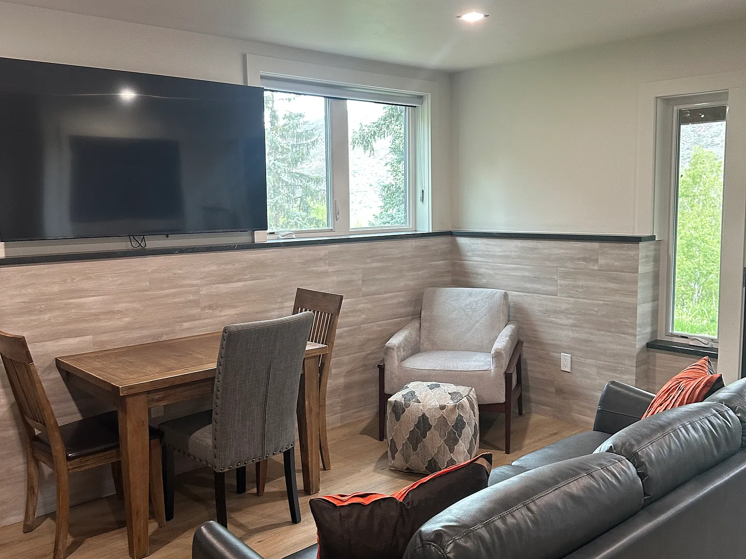2 bed, 700 sqft, $4,000 — Photo 1
