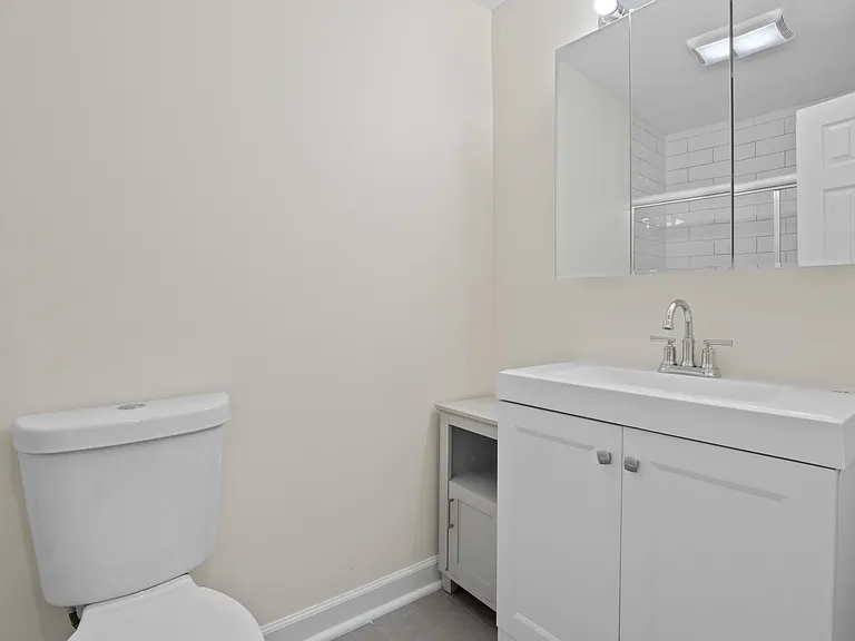 153 Christopher Columbus Dr #2R — Photo 8